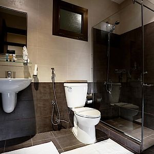 Deluxe One-Bedroom King Suite